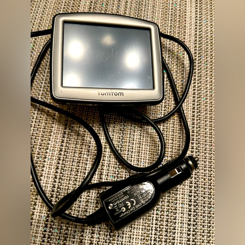 Vintage 3” Screen Tom Tom GPS with Charger. Navigation.